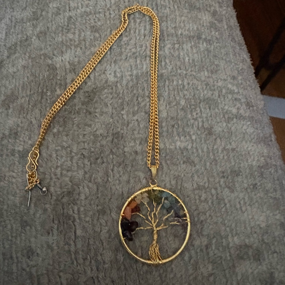 EUC never worn. Tree of life gold tone necklace